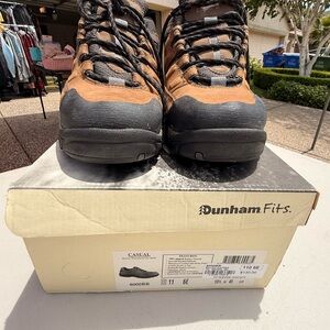 Dunham Men's Tan and Black Boots